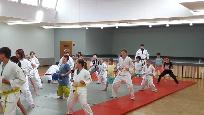 Trainingsgruppe in der Halle